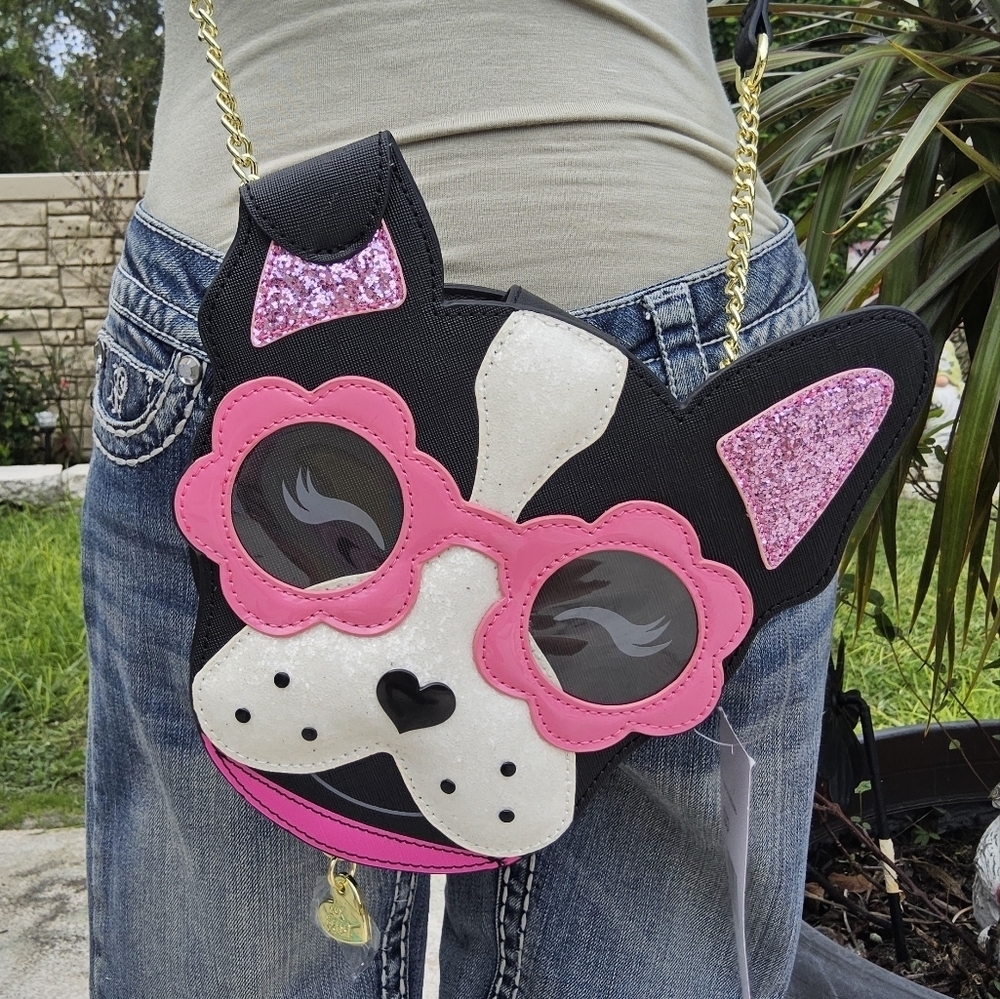 BETSEY JOHNSON WHITE/BLACK/PINK "PUPPY w/SUNGLASSES" CROSSBOBY